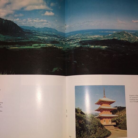 60/70s Exploring Hawaii Book 1 Oahu Cool guide book in pictures. Flowers & Surf - Picture 16 of 17